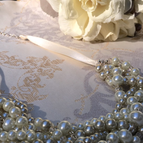 Pearl and Crystal Statement Necklace - Picture 5 of 5